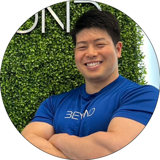 衞藤 康介