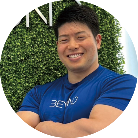 衞藤 康介