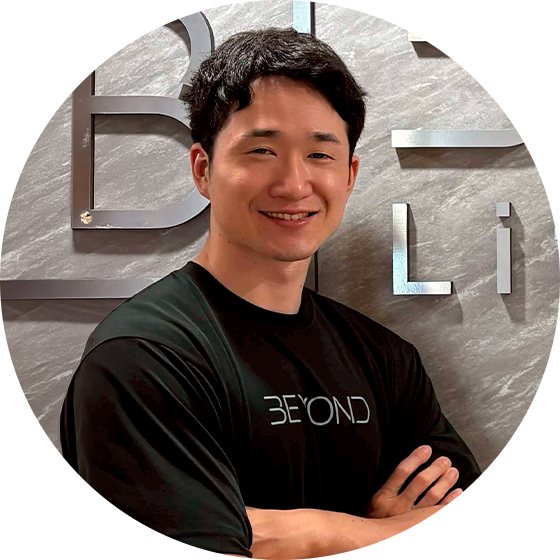 東　優介